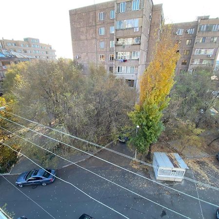 Large Cozy Apartment On Beginning Of Komitas Ave Erevan Exterior foto
