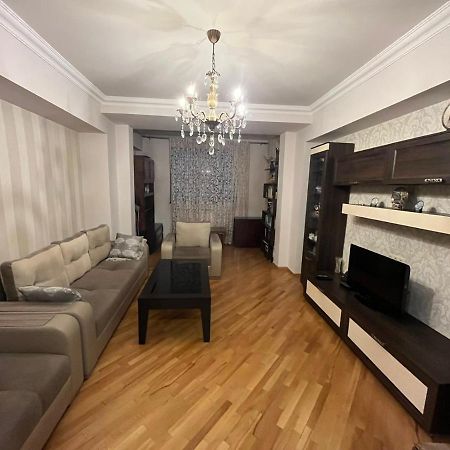 Large Cozy Apartment On Beginning Of Komitas Ave Erevan Exterior foto