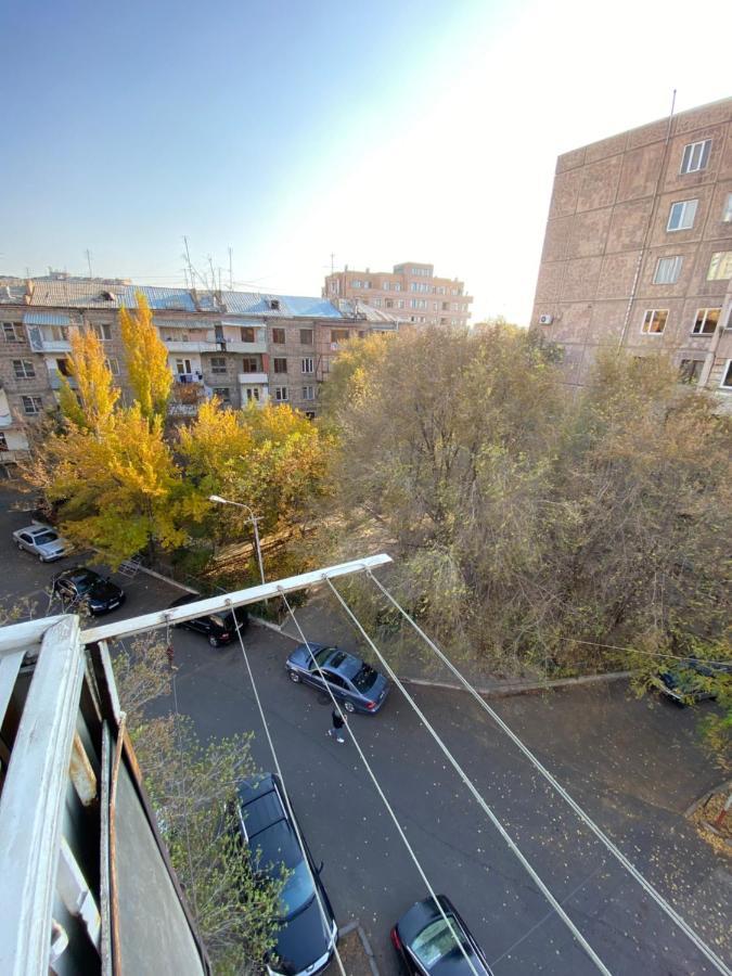 Large Cozy Apartment On Beginning Of Komitas Ave Erevan Exterior foto