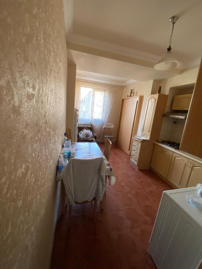Large Cozy Apartment On Beginning Of Komitas Ave Erevan Exterior foto