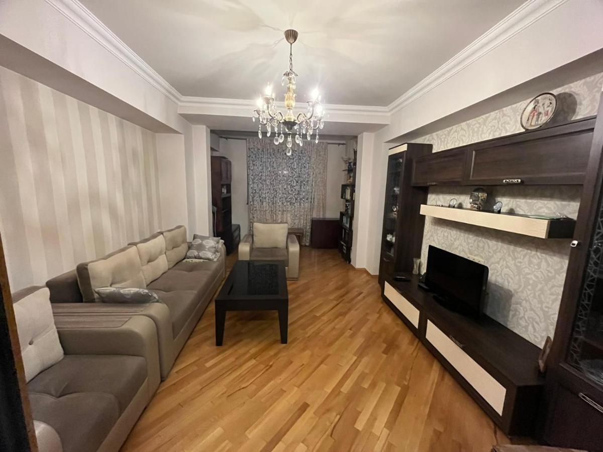 Large Cozy Apartment On Beginning Of Komitas Ave Erevan Exterior foto