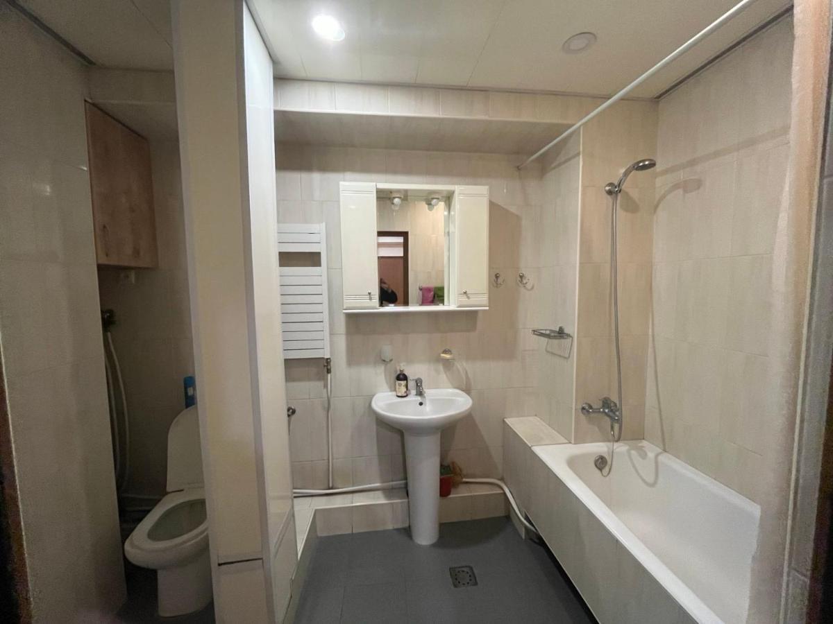 Large Cozy Apartment On Beginning Of Komitas Ave Erevan Exterior foto