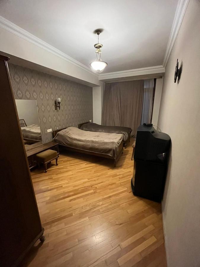 Large Cozy Apartment On Beginning Of Komitas Ave Erevan Exterior foto