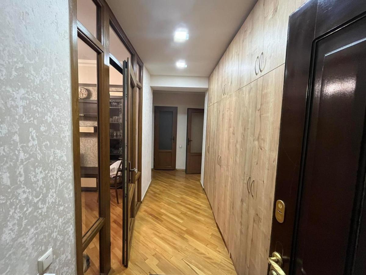 Large Cozy Apartment On Beginning Of Komitas Ave Erevan Exterior foto
